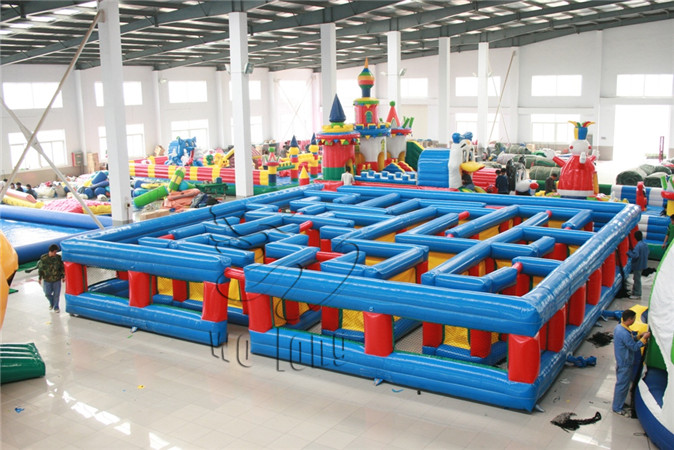 Inflatable labyrinth