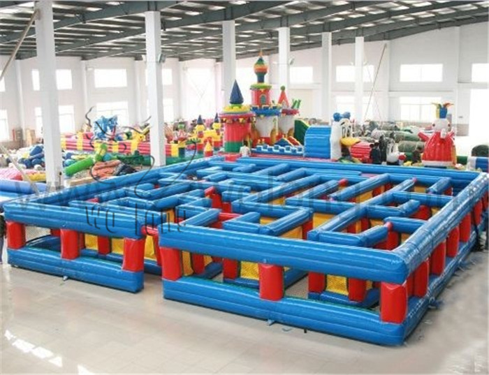 Inflatable labyrinth