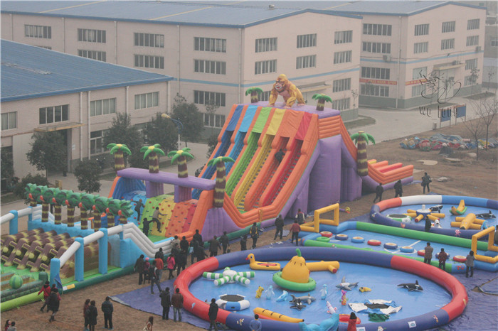 Inflatable obstacle course on water