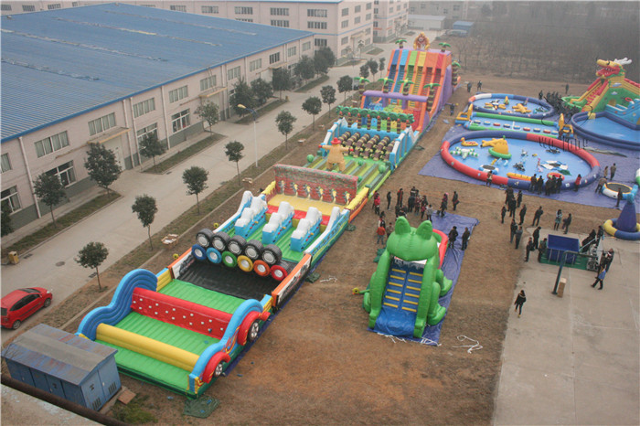 Inflatable obstacle course on land